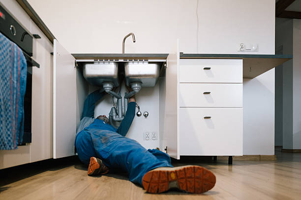 Professional Leak Detection technician working in Willard, KY